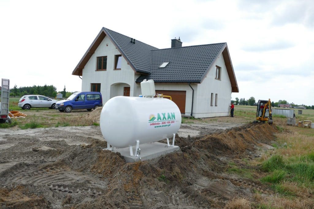 Zbiornik LPG przy domu